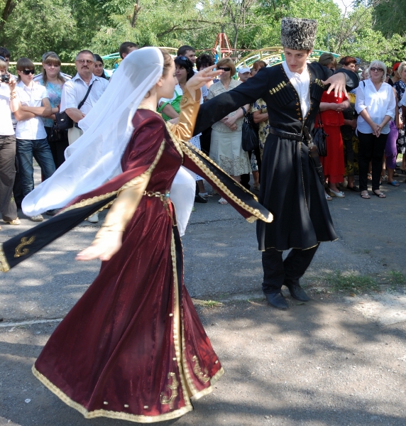 Chechen men women traditional dance North Caucasus people nakh Vainakh chechens